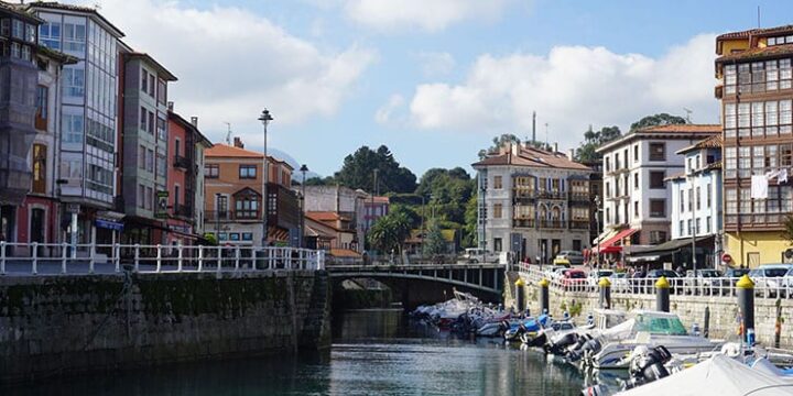 Llanes i Asturien i Spanien