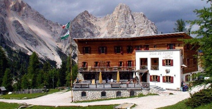 fanes-hyttan-vandringsresor-dolomiterna