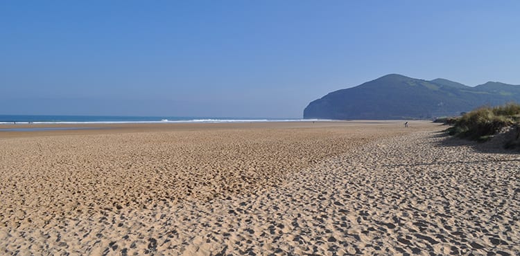 Santona stranden vid Pilgrimsvandring mellan Bilbao - Santillana